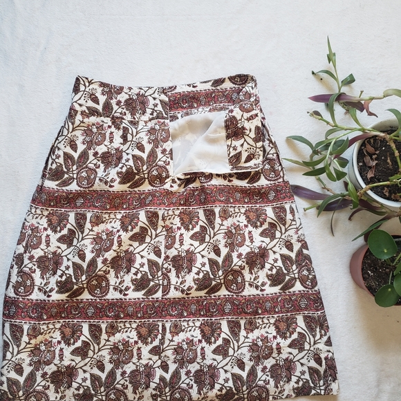 Pattern Silk Skirt with pockets! - Picture 2 of 7